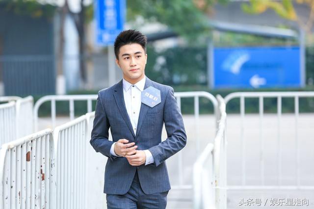 Con trai vua sòng bạc Macau: Soái ca, yêu siêu mẫu, đánh bại 100 thiên tài toán học Trung Quốc